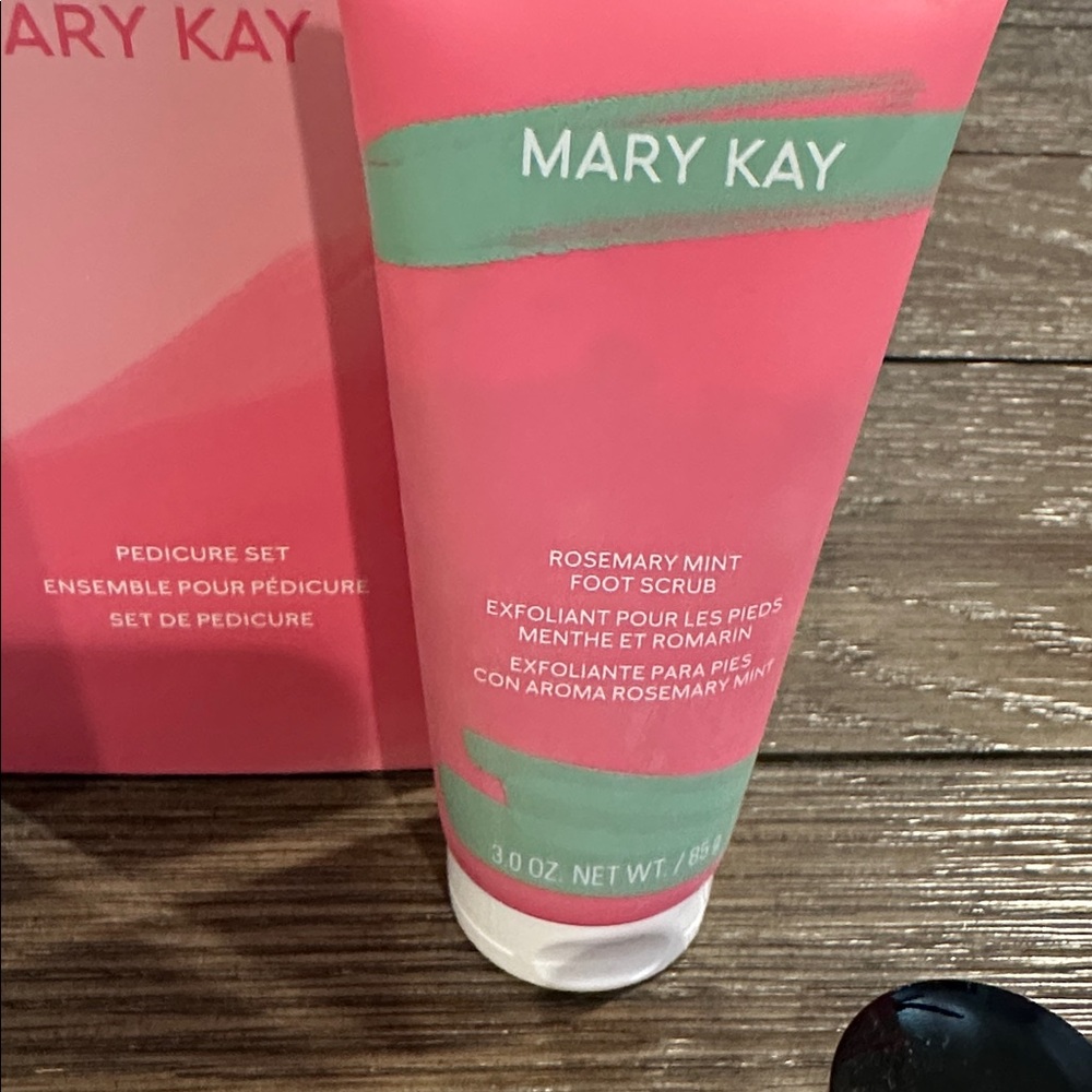 Mary Kay pedicure set and nail Collection - Pink and Purple - Picture 5 of 5